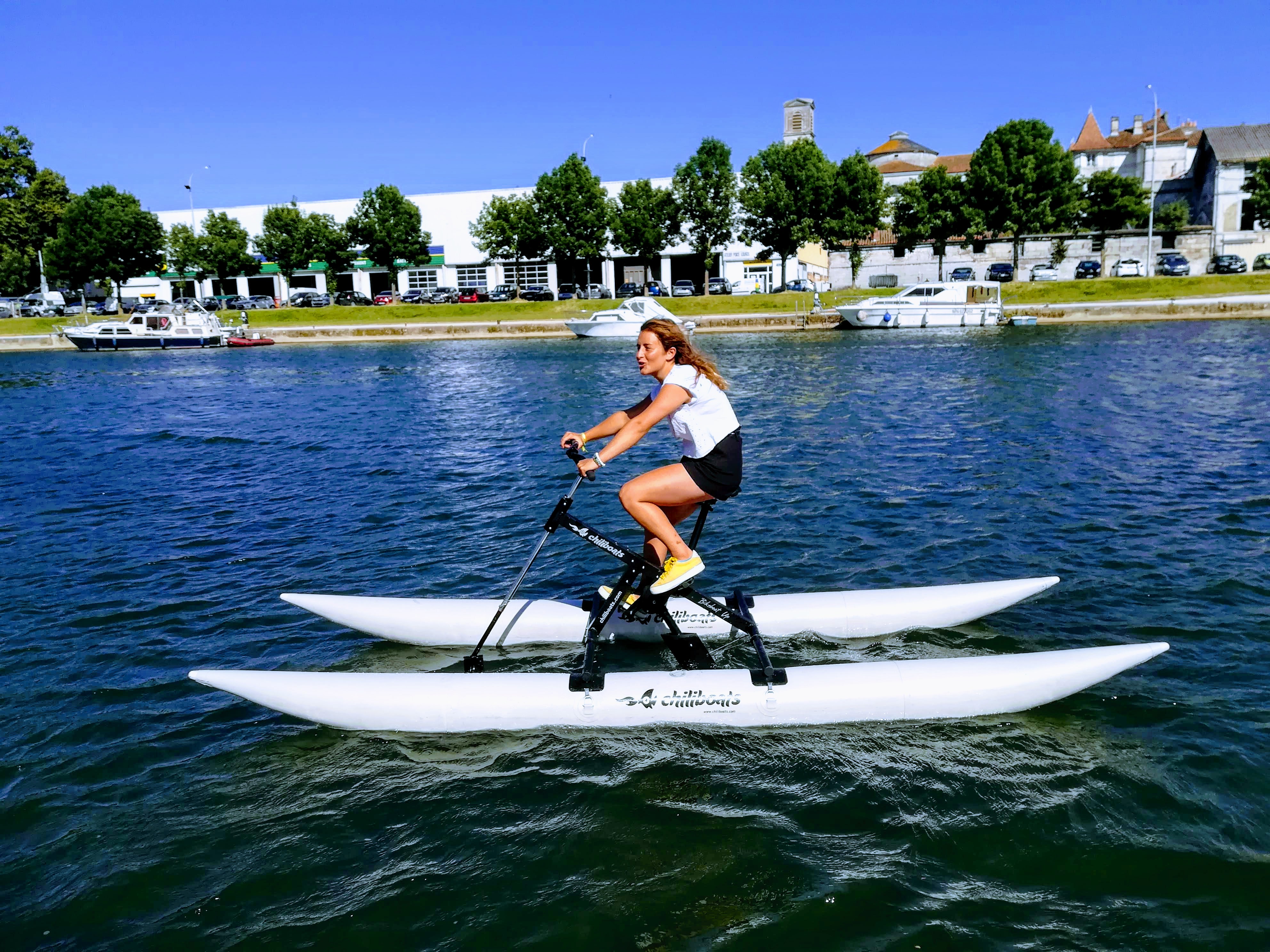 Aqui Bikes, une activité originale à faire en groupe sur le lac de Biscarrosse