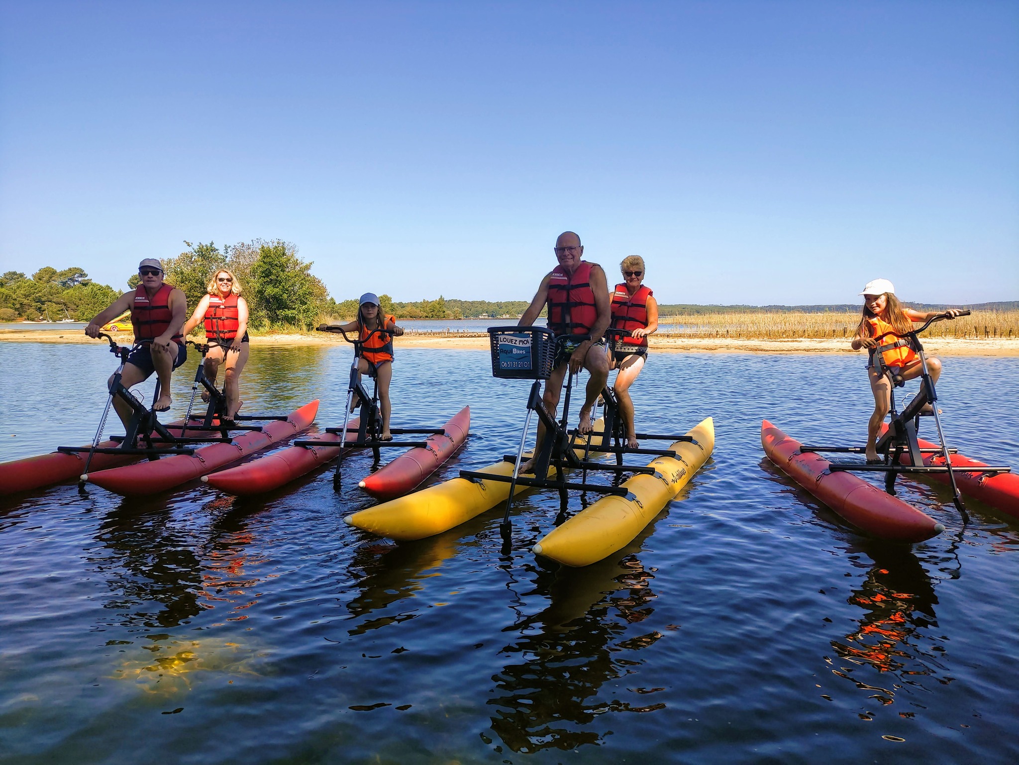 Aqui Bikes sur le lac de Biscarrosse, une alternative stable au paddle